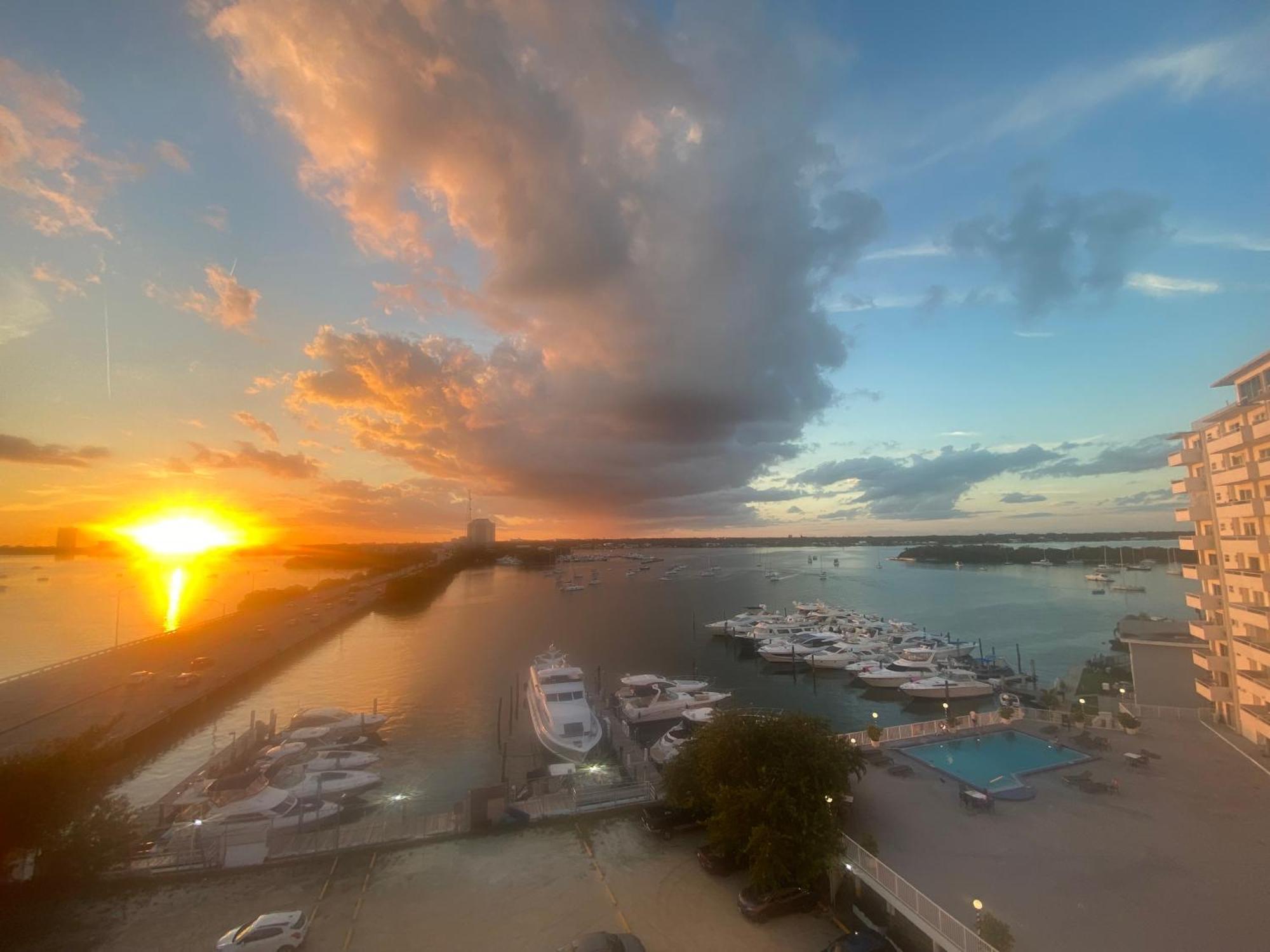 Panoramic Luxurious Waterfront One Bedroom Apartment With Miami Skyline View Free Parking 5Min Drive To Miami Beach Luaran gambar