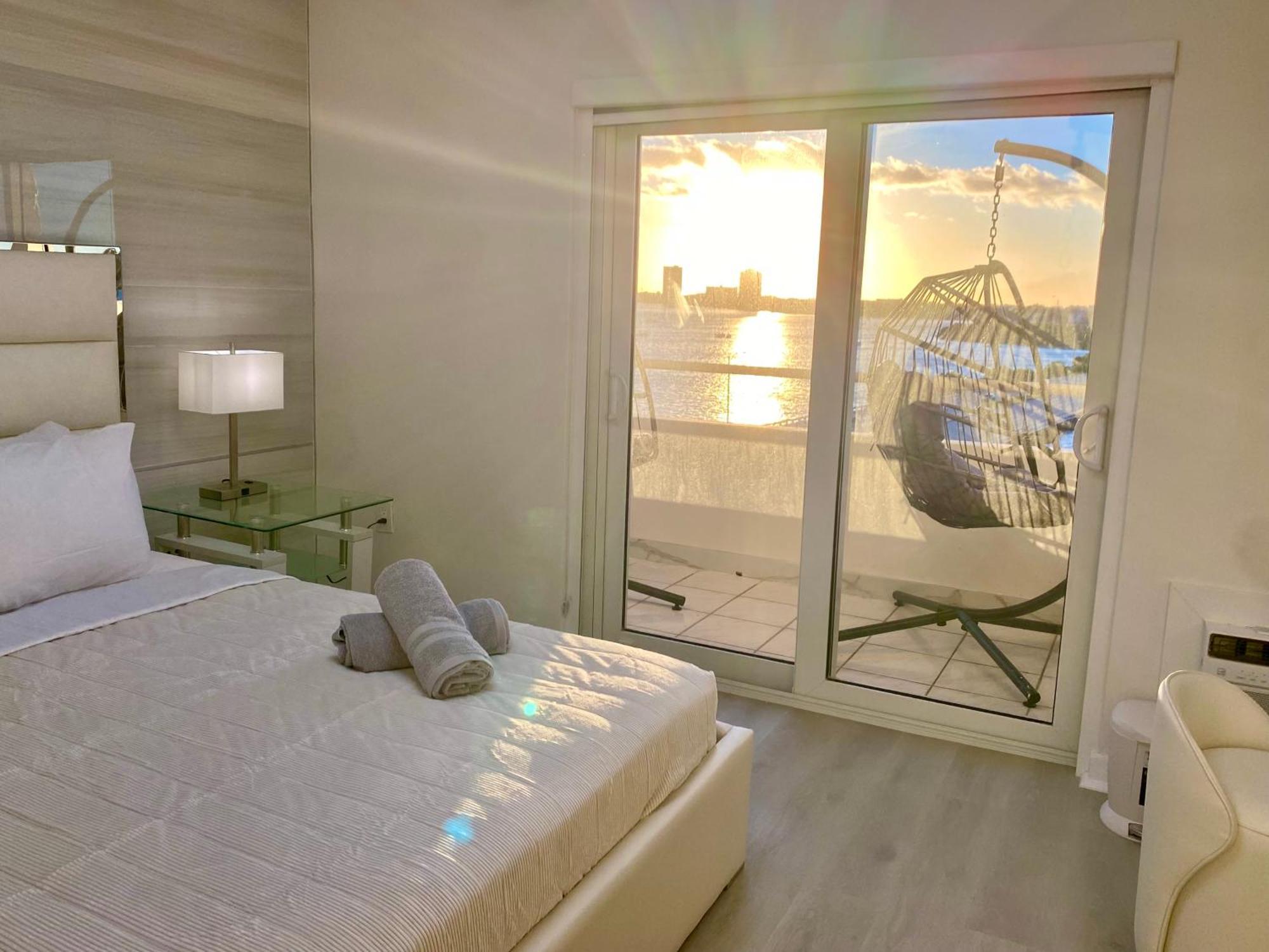 Panoramic Luxurious Waterfront One Bedroom Apartment With Miami Skyline View Free Parking 5Min Drive To Miami Beach Luaran gambar