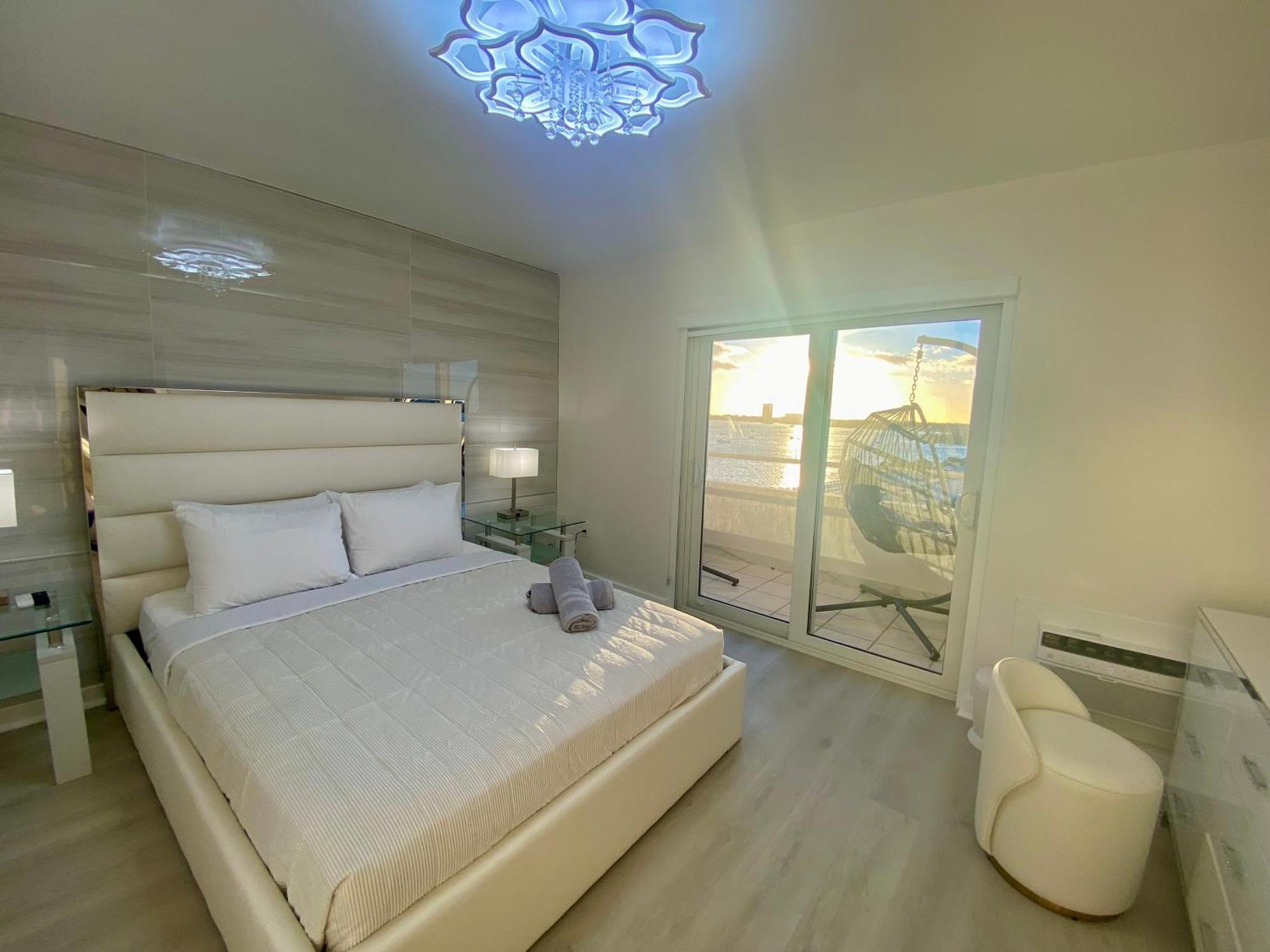 Panoramic Luxurious Waterfront One Bedroom Apartment With Miami Skyline View Free Parking 5Min Drive To Miami Beach Luaran gambar